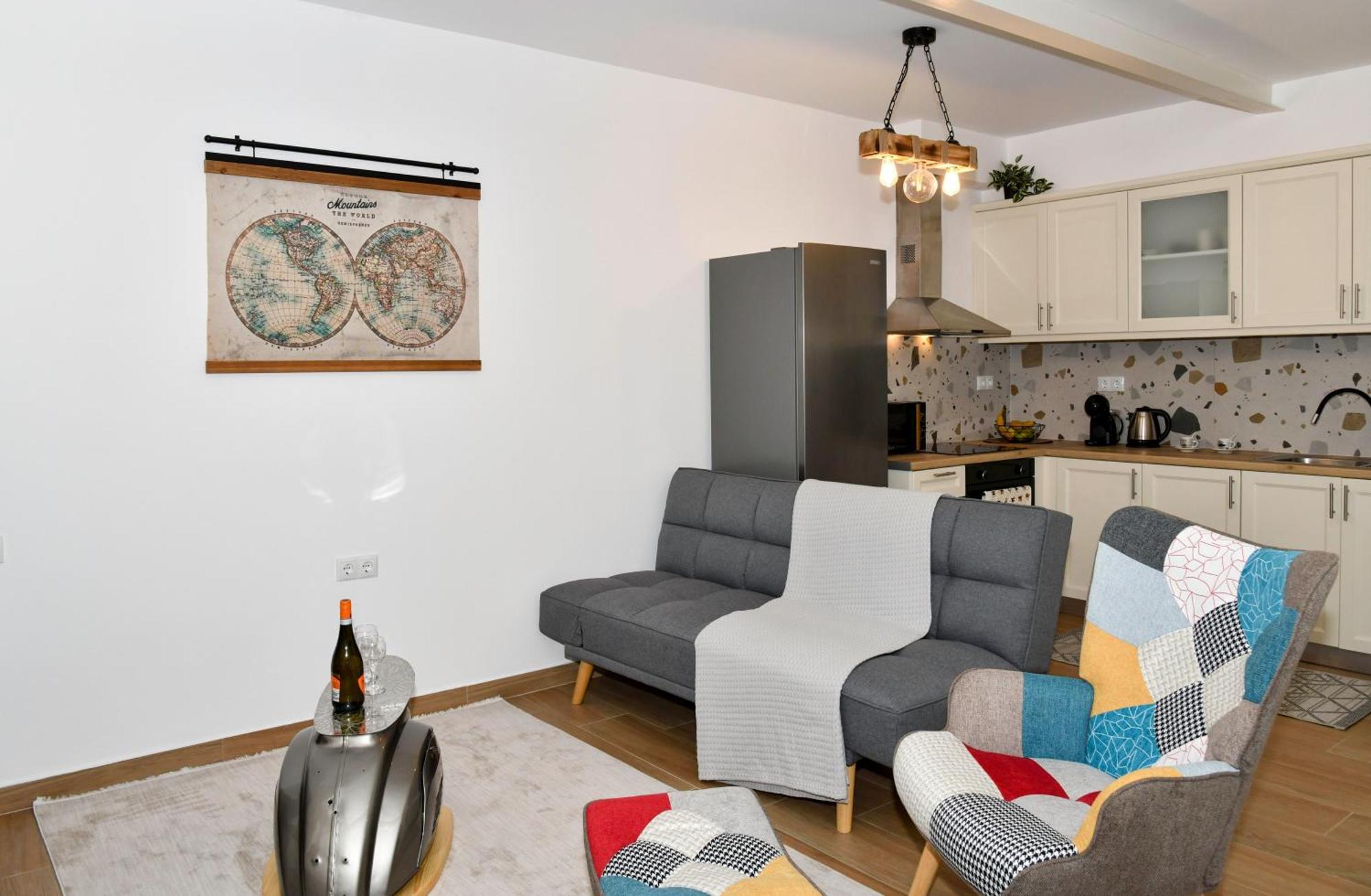 Captain Theo'S Modern Apartment Maria Lefkímmi Exterior foto